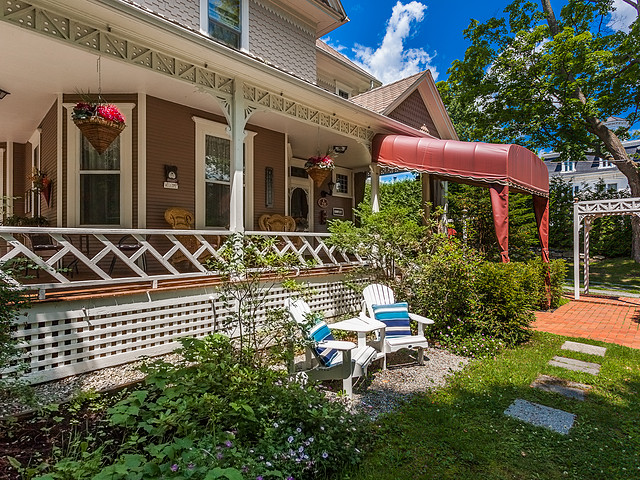 Au Cafe Creme & Spa | 235 Rue des Pins, Magog, QC J1X 2H8, Canada | Phone: (877) 631-7222