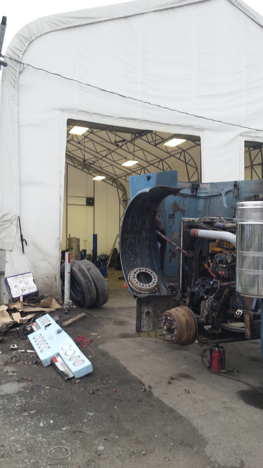 Tire King Truck Repair | 2076 Queen St, Abbotsford, BC V2T 6J4, Canada | Phone: (604) 854-5125