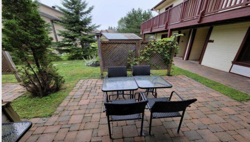 La Brise de Tremblant | 848 Rue Coupal, Mont-Tremblant, QC J8E 2P1, Canada | Phone: (514) 267-5421