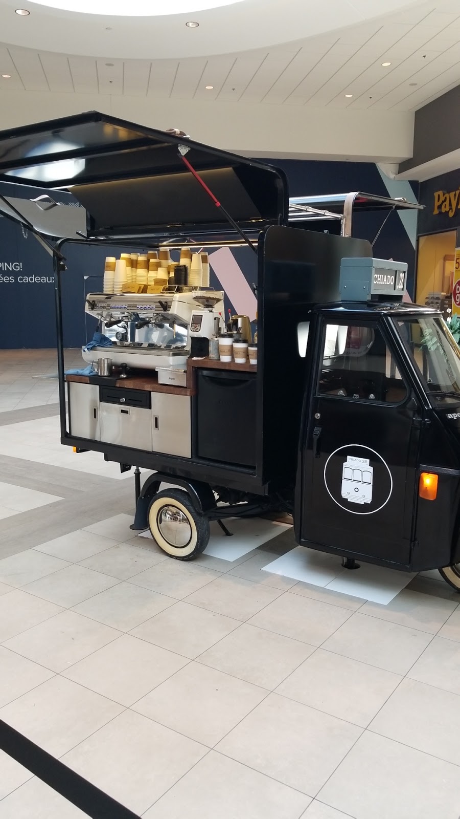 Café Chiado28 | Carrefour Laval, Laval, QC H7P 5X9, Canada | Phone: (514) 274-2228