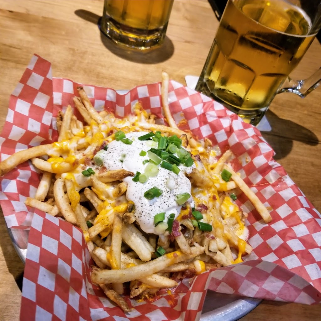 Chucks Roadhouse Bar & Grill | 6465 Millcreek Dr, Mississauga, ON L5N 2V6, Canada | Phone: (905) 816-0371