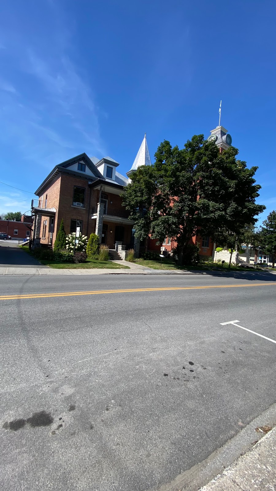 Hôtel de ville | 477 Rue de lHotel-de-Ville, Farnham, QC J2N 2H3, Canada | Phone: (450) 293-3178
