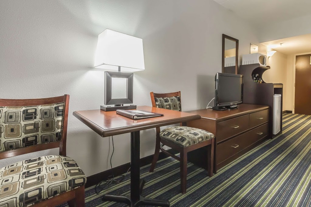 Comfort Inn & Suites | 155 Thatcher Dr W, Moose Jaw, SK S6J 1M1, Canada | Phone: (306) 692-2100