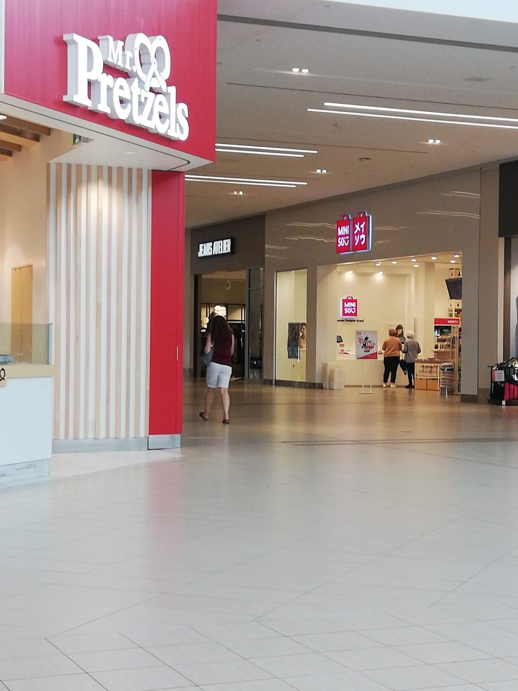 American Eagle Outfitters | 550 King St N Unite E12, Waterloo, ON N2L 5W6, Canada | Phone: (519) 886-6949