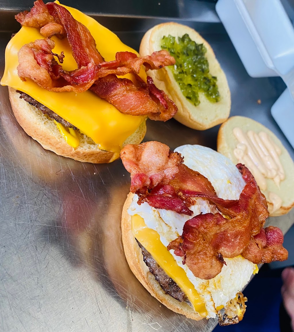 Munchies NMore | 4741 Bank St, Gloucester, ON K1T 3W7, Canada | Phone: (613) 425-6673