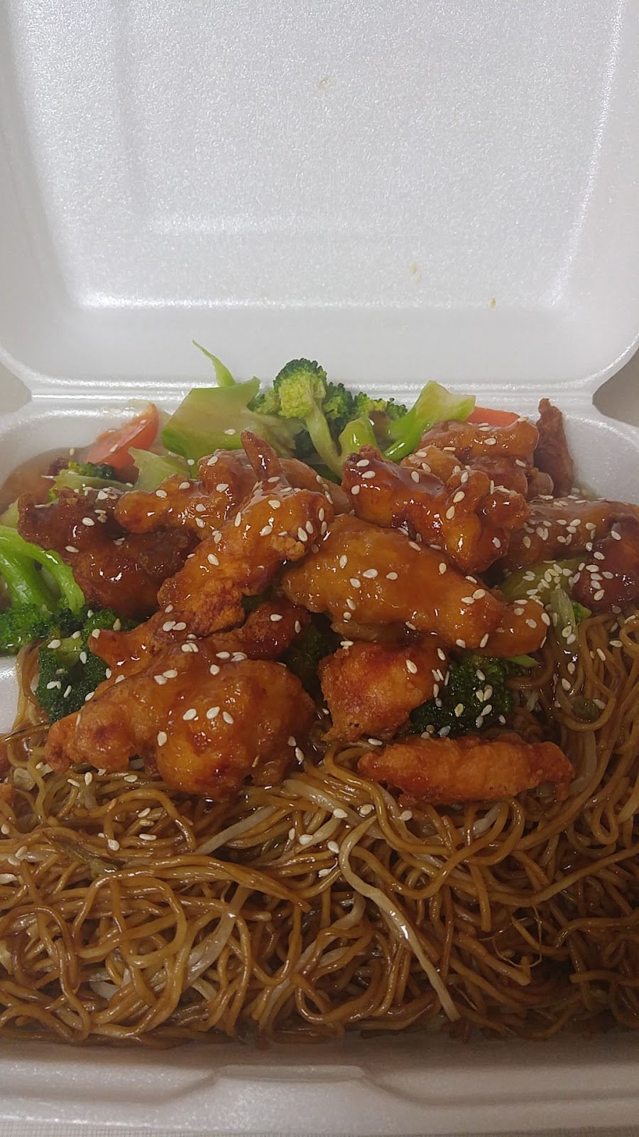 Wings Restaurant | 710 Watt St, Winnipeg, MB R2K 0Y1, Canada | Phone: (204) 663-2633