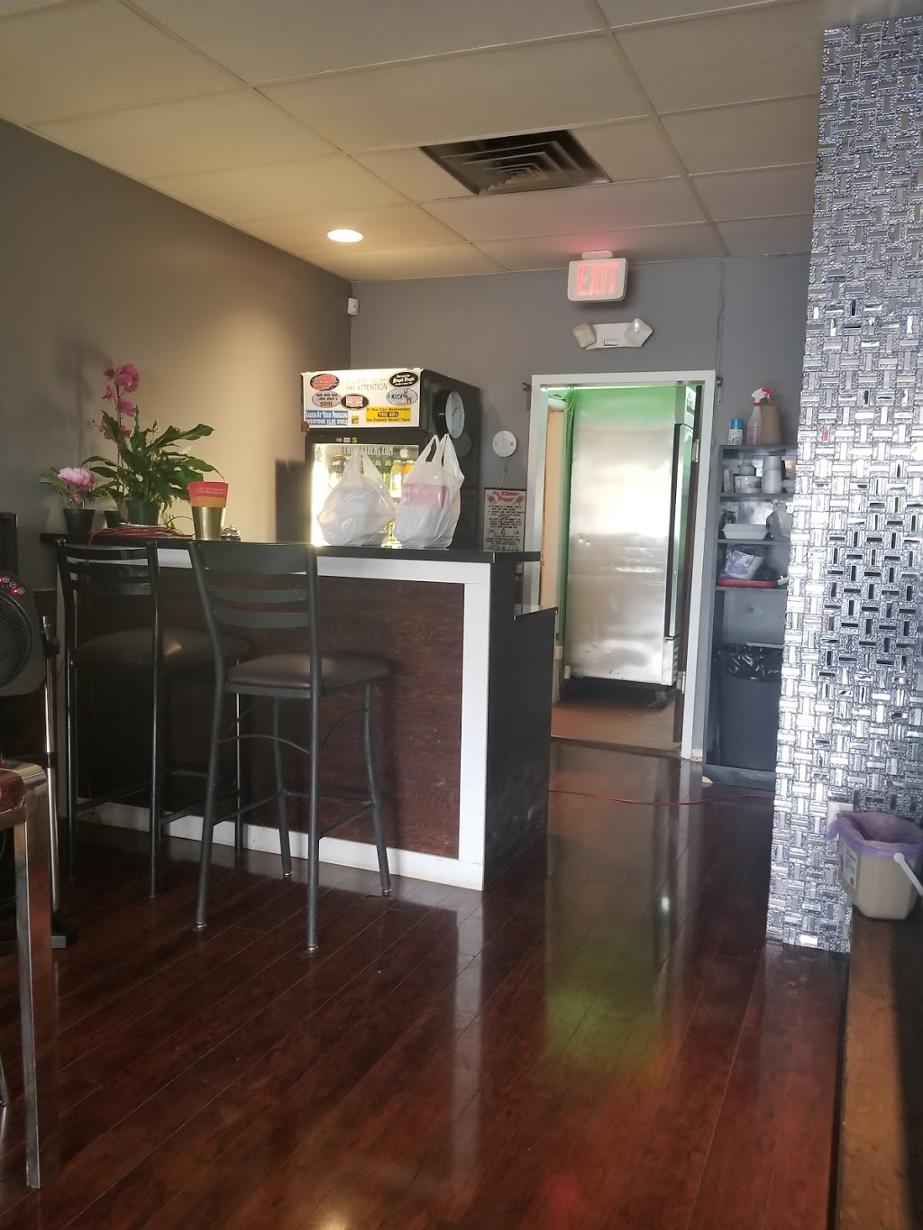 Trini Gardens Restaurant | 3266 Lake Shore Blvd W, Etobicoke, ON M8V 1M4, Canada | Phone: (416) 252-0794