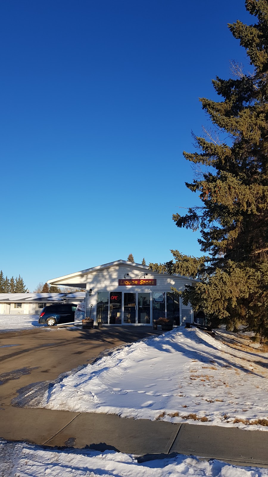 Lamplighter Inn | 1204 2 St N, Three Hills, AB T0M 2A0, Canada | Phone: (403) 443-5919