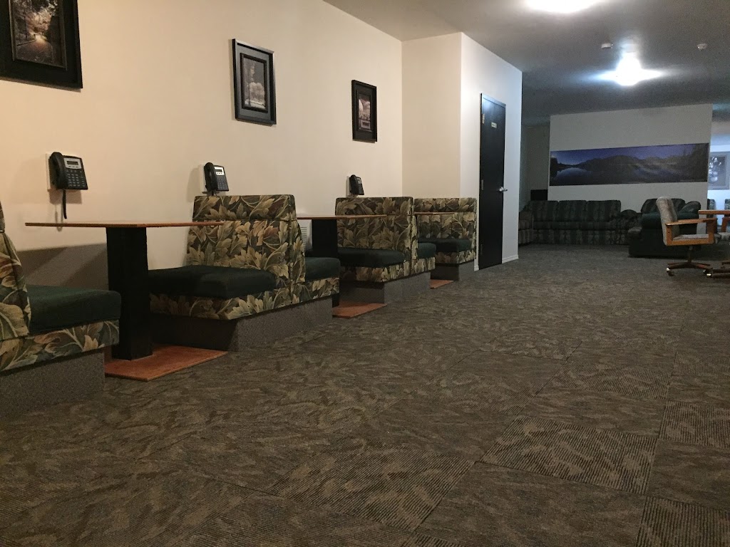 Invermere Hostel | 380 Laurier St, Invermere, BC V0A 1K7, Canada | Phone: (866) 222-0325