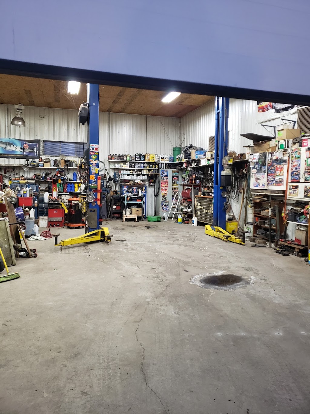 Monsieur tracteur | 1030 Chem. Saint-Dominique, Les Cèdres, QC J7T 1P4, Canada | Phone: (450) 567-9047