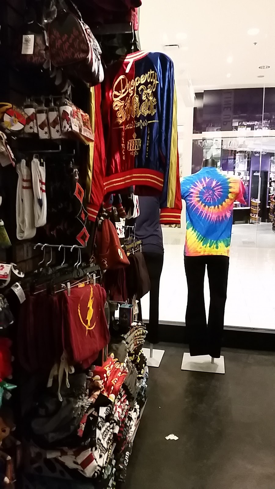 Hot Topic | First Level, 100 Anderson Rd SE Unit #7, Calgary, AB T2J 3V1, Canada | Phone: (403) 726-7811