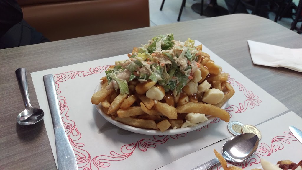 Casse Croûte Le Traiteur | 2 Rue de lÉglise, Sainte-Perpétue, QC G0R 3Z0, Canada | Phone: (418) 359-2717
