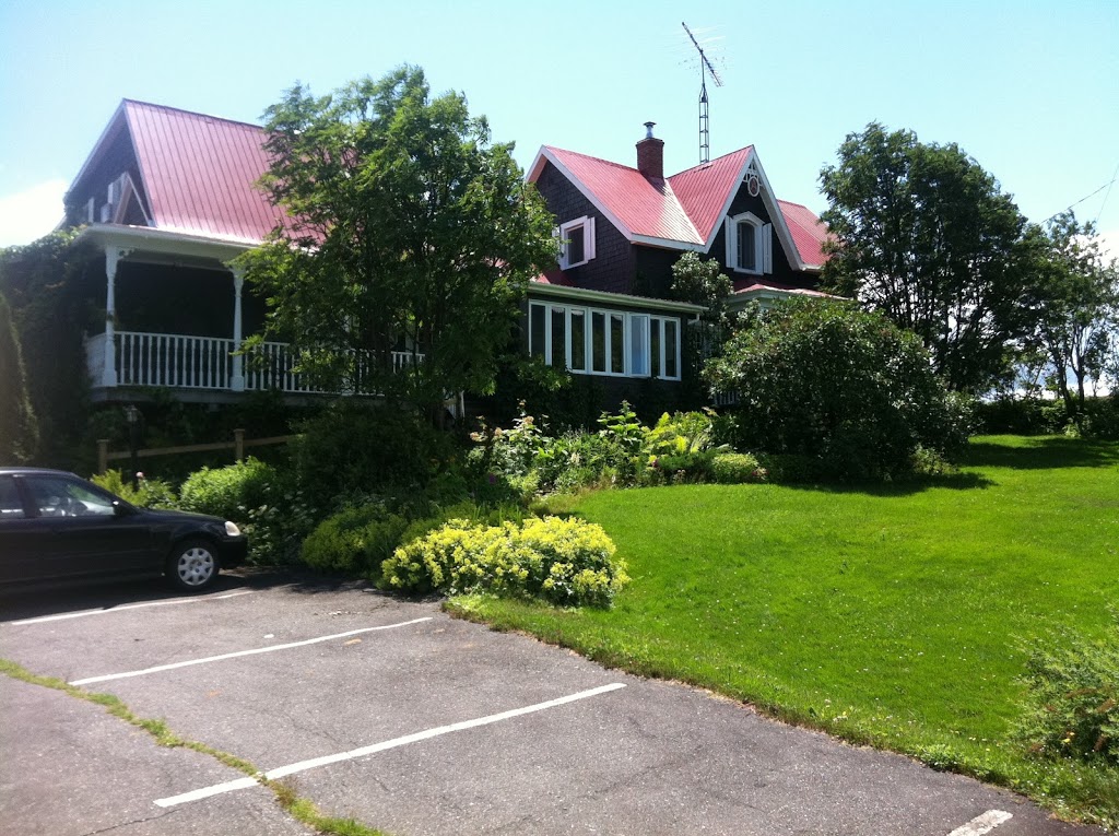 Aux Berges de LAurore CITQ: 075552 | 139 Route du Parc, Notre-Dame-des-Bois, QC J0B 2E0, Canada | Phone: (819) 888-2715