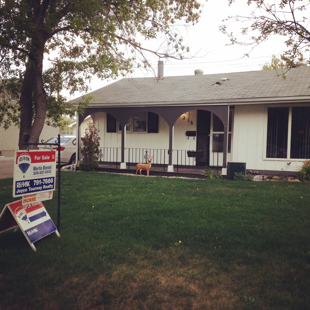 REMAX - Regina Experts Real Estate Team | 2350 2nd Ave, Regina, SK S4R 1A6, Canada | Phone: (306) 791-7643