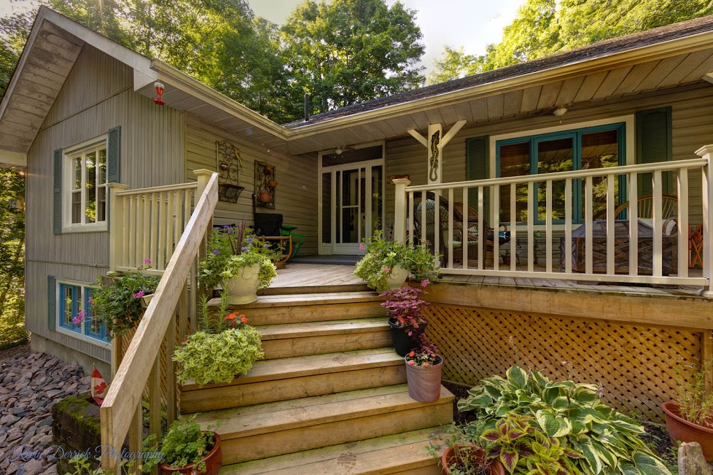 Jami Joy Royale Town And Country Realty Inc. | 46 Kent St W, Lindsay, ON K9V 2Y2, Canada | Phone: (705) 879-8484