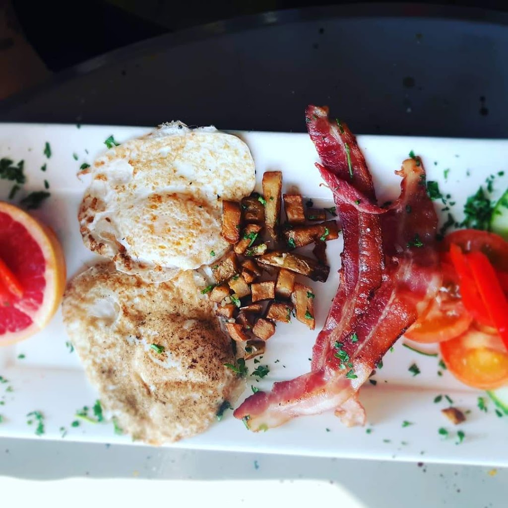 1ST & BEACH | 5866B Beach Ave, Peachland, BC V0H 1X7, Canada | Phone: (250) 575-9396