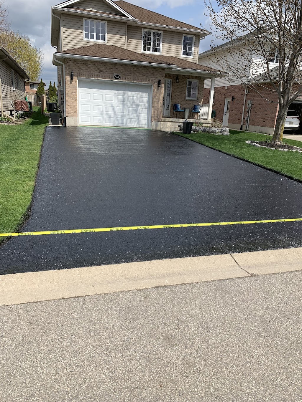 JL Sealcoating | 121 Dover St, Woodstock, ON N4S 3M2, Canada | Phone: (519) 983-0797