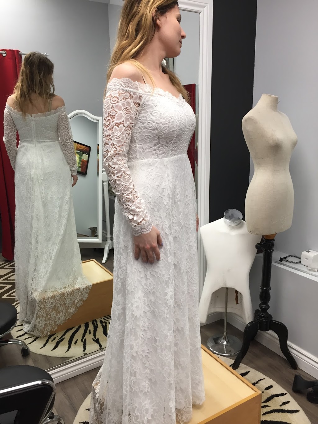 Meena Cleaners Dundas Mississauga. Drycleaners & Clothing Alteration Services | 755~777, Dundas St W, Mississauga, ON L5C 4P6, Canada | Phone: (905) 270-8941
