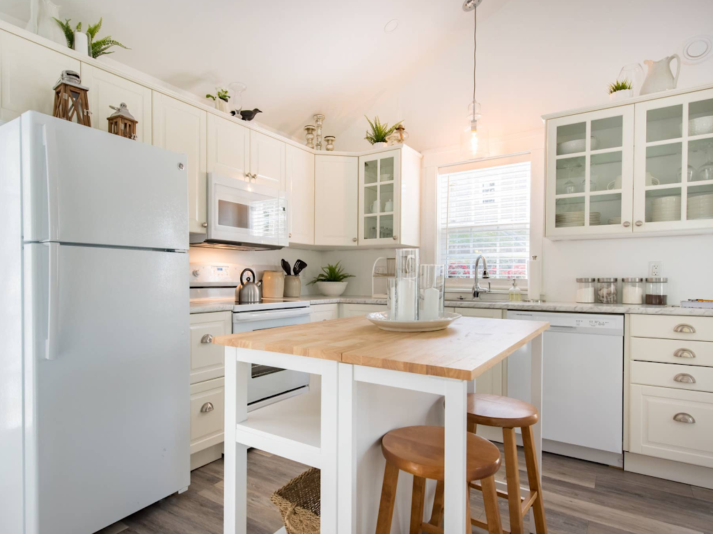 Mahonebayhideaway.ca | 51 Pond St, Mahone Bay, NS B0J 2E0, Canada | Phone: (902) 521-0550