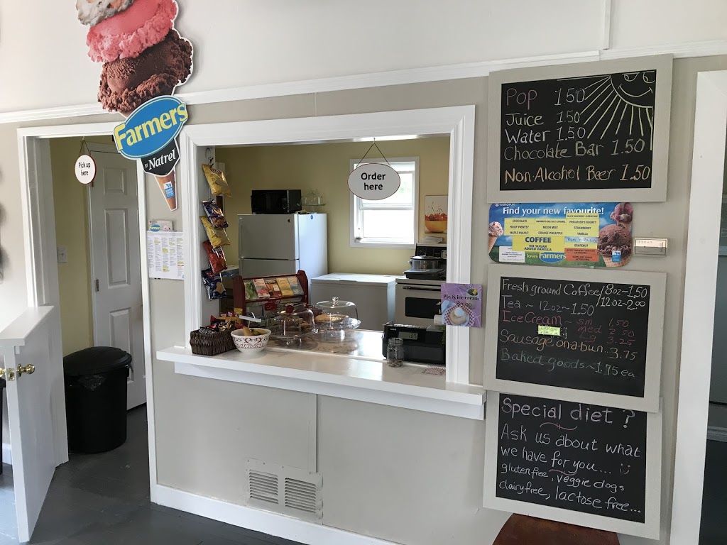 Tennecape Cafe | 1933 NS-215, Windsor, NS B0N 2T0, Canada