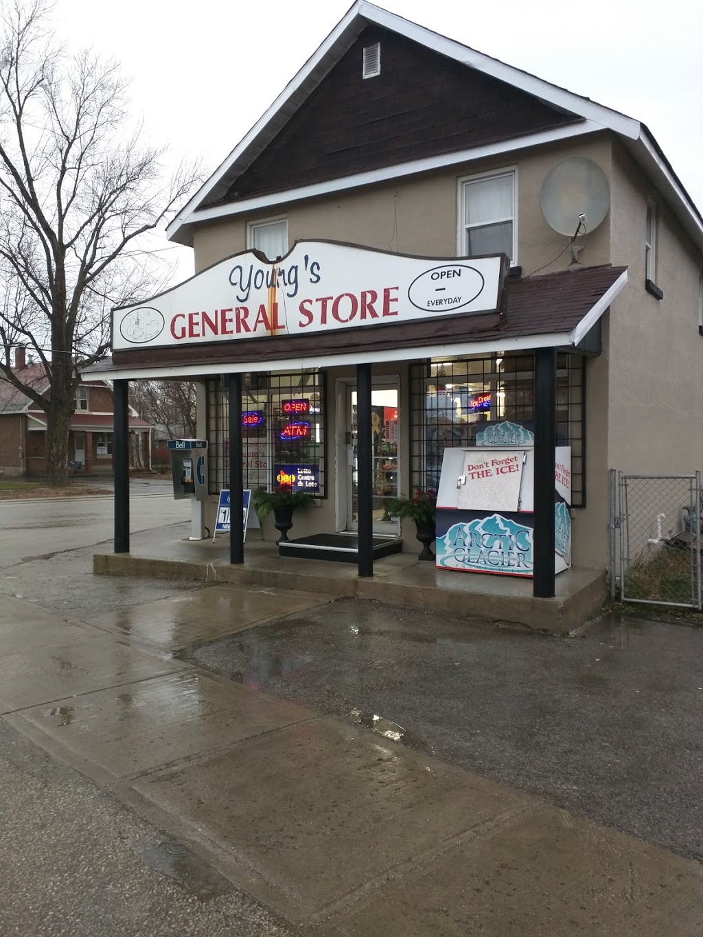 Yongs General Store | 1 Cross St, Angus, ON L0M 1B0, Canada | Phone: (705) 424-7758