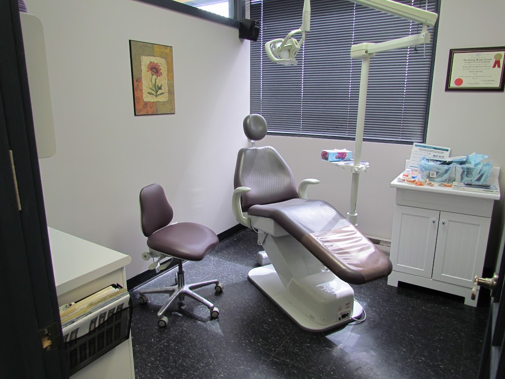 Dianne Skinner Denturist | 11 Ferris Ln Suite 304, Barrie, ON L4M 5N6, Canada | Phone: (705) 725-1220