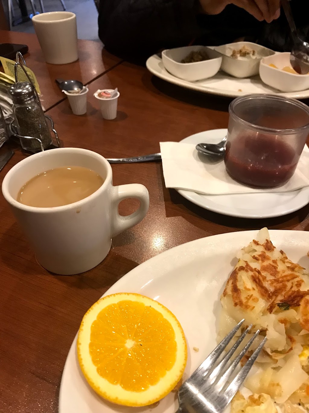 MJs Kafé | 408 Main St, Steinbach, MB R5G 1Z5, Canada | Phone: (204) 326-2224