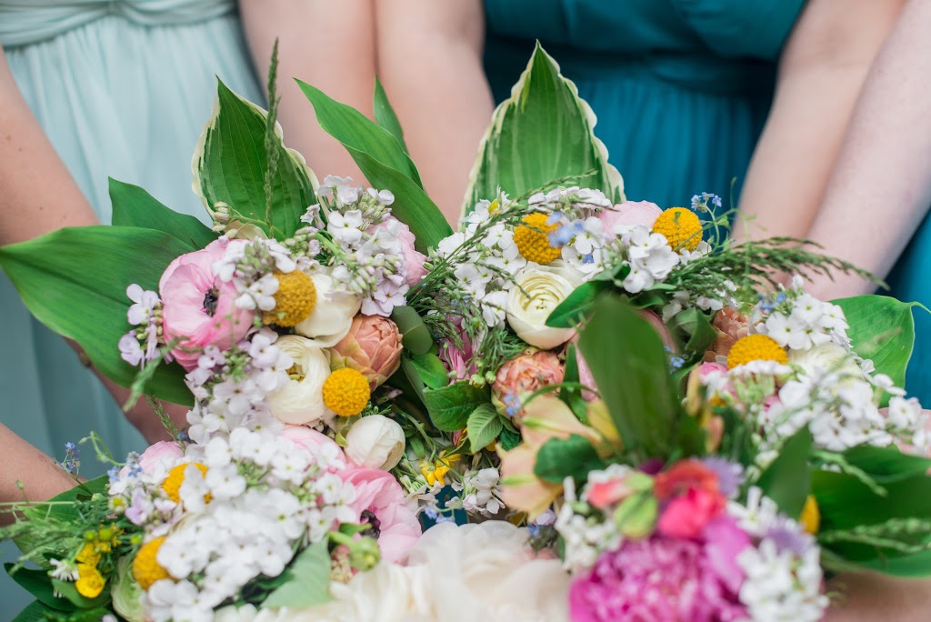 Roots and Shoots Flowers | 115 Chemin de la Beurrerie, Alcove, QC J0X 1A0, Canada | Phone: (613) 277-2757