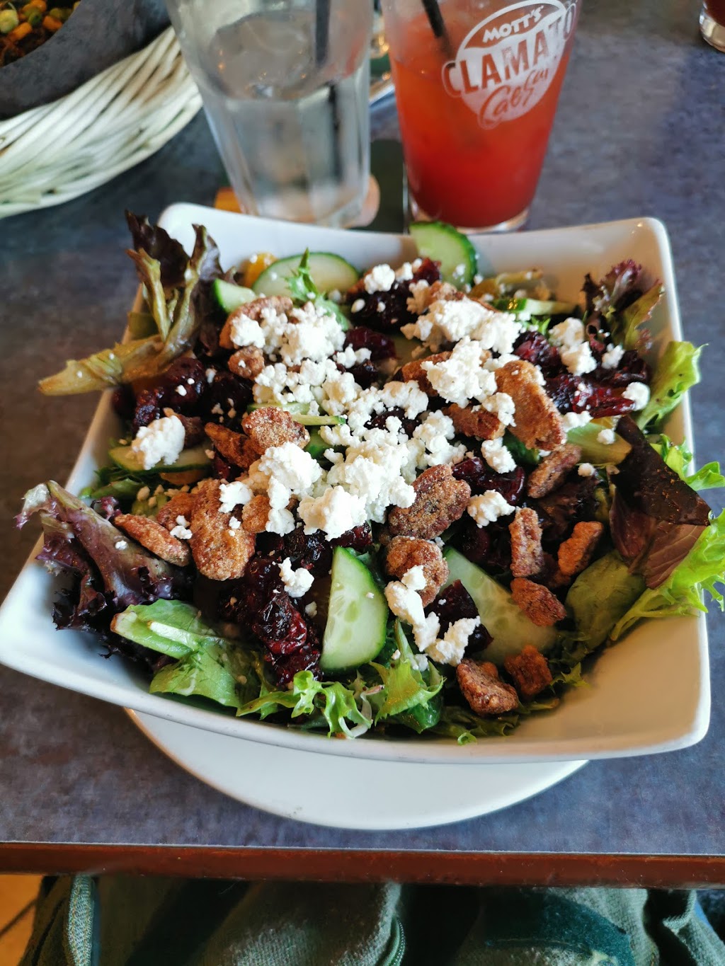 Twiggs Bar & Grill | 1207 Essex County Rd 22, Emeryville, ON N0R 1C0, Canada | Phone: (519) 727-8704