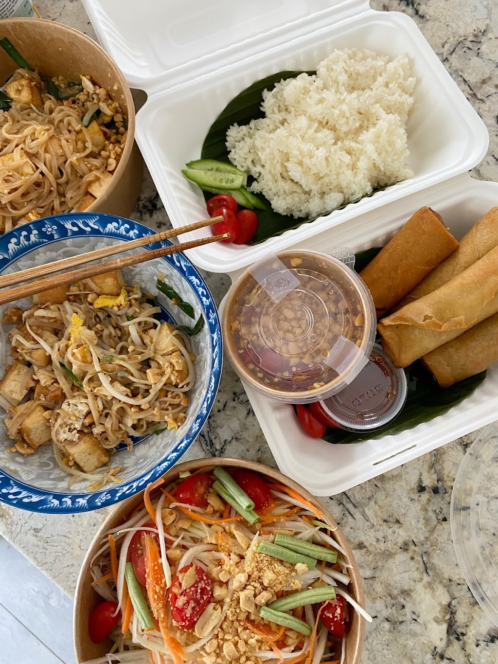Tissys Bistro - Authentic Thai Food | 452 Bd Beaconsfield, Beaconsfield, QC H9W 4B9, Canada | Phone: (438) 725-5512