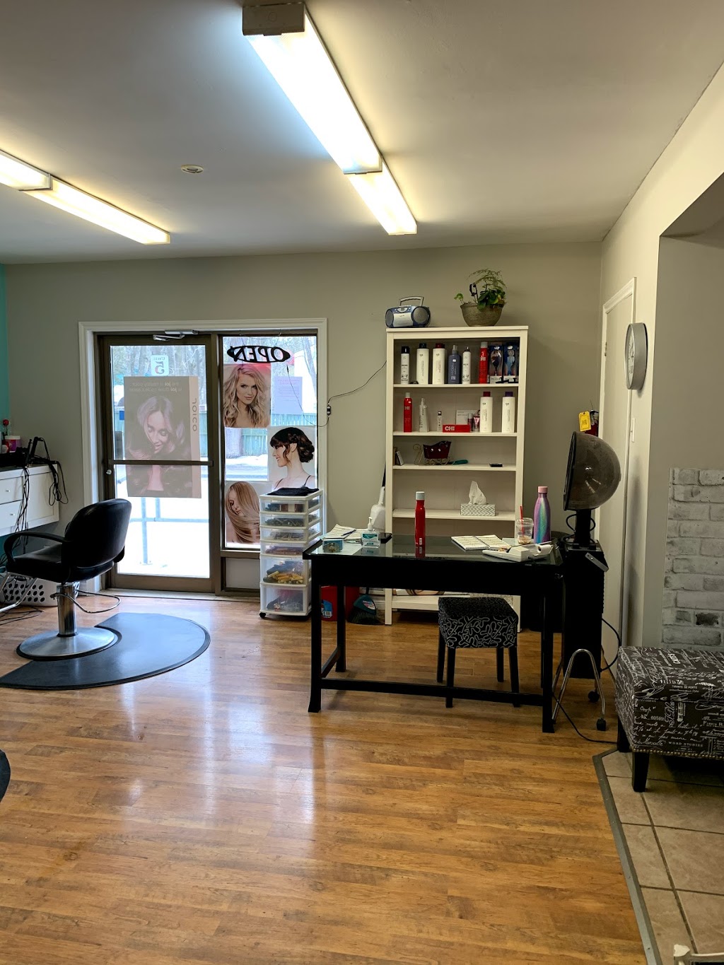 Beauty Brush Hair Salon | 1383 Mosley St, Wasaga Beach, ON L9Z 2C5, Canada | Phone: (705) 429-0001