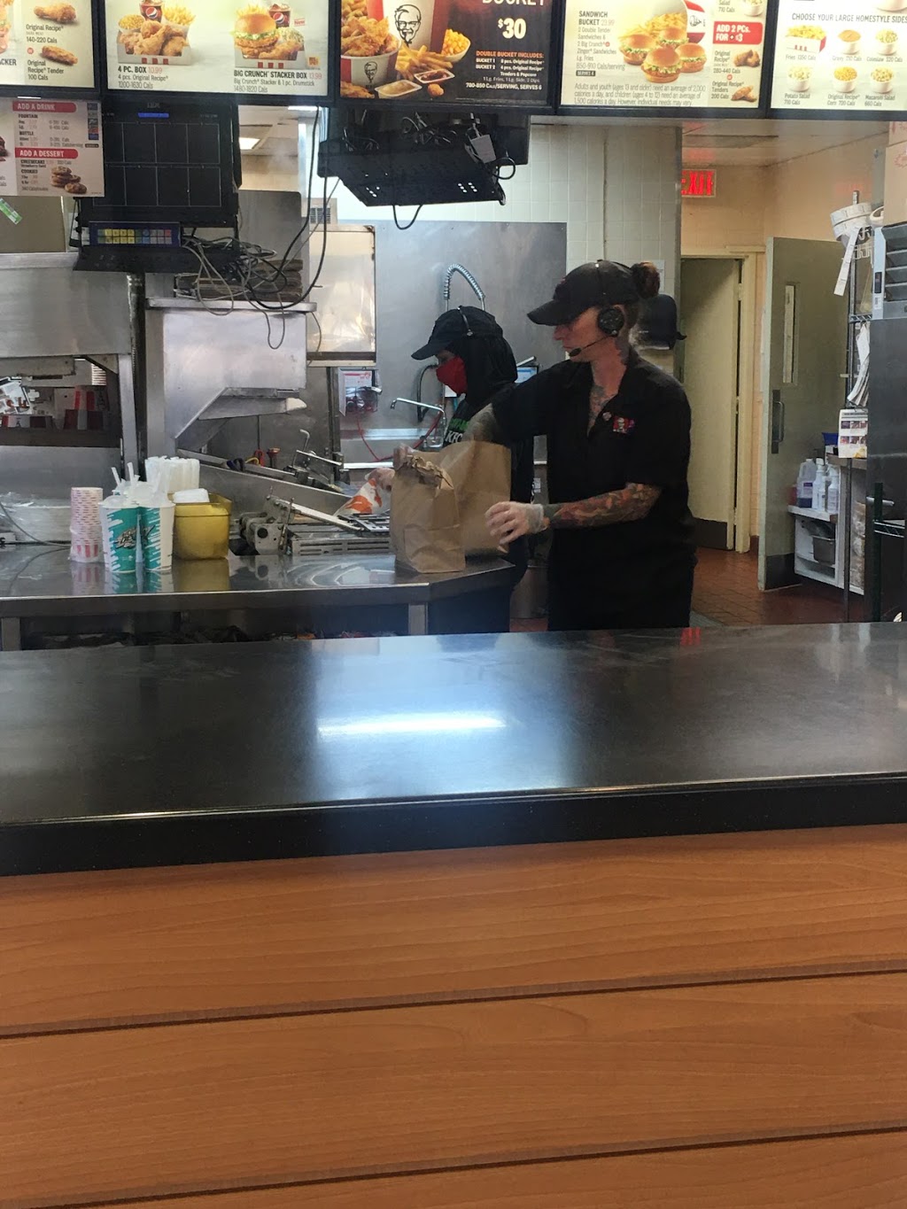 KFC | 379 Ontario St, St. Catharines, ON L2R 5L3, Canada | Phone: (905) 684-4806