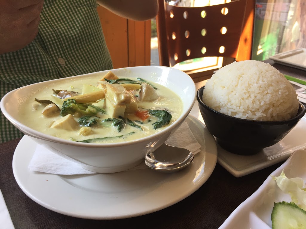 The Friendly Thai | 223 Roncesvalles Ave, Toronto, ON M6R 2L6, Canada | Phone: (416) 535-0111