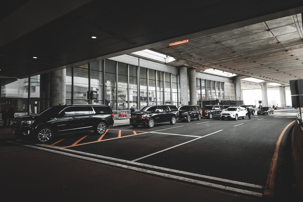 Black Horse Limo | 310 Barons St, Kleinburg, ON L4H 4H4, Canada | Phone: (416) 835-4845