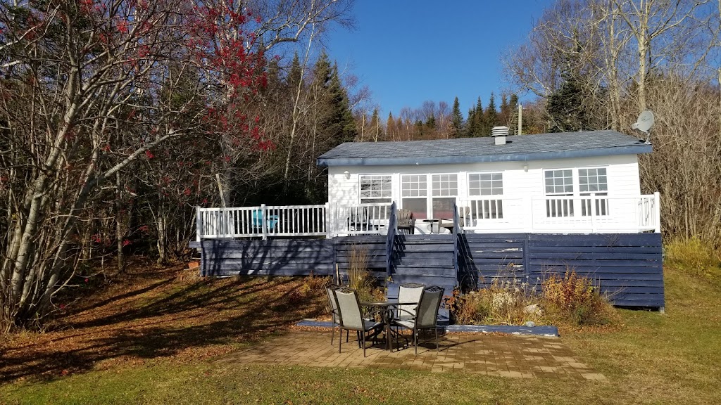 Chalet chez les Petit | 77 Rue du Fleuve, Grandes-Bergeronnes, QC G0T 1G0, Canada | Phone: (418) 232-6543