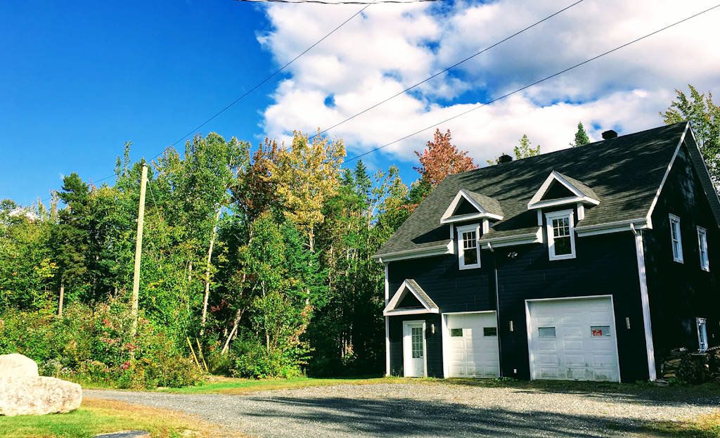 Chalet Le Grand Duc | 332 Chemin Gérard-Roy, Lambton, QC G0M 1H0, Canada | Phone: (514) 594-9915