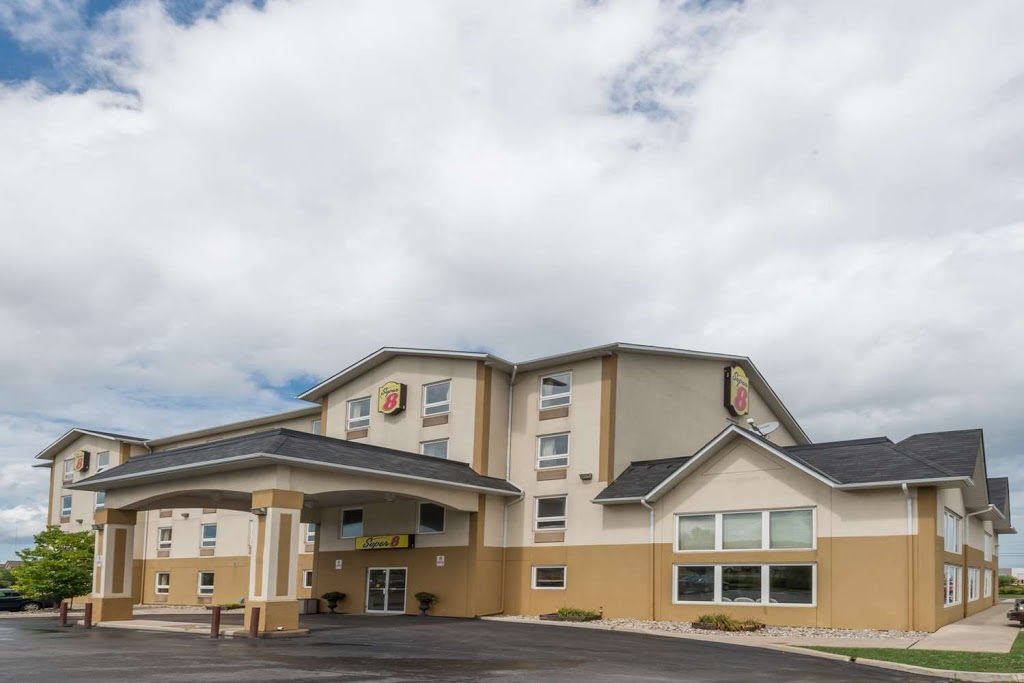 Super 8 by Wyndham Grimsby Ontario | 11 Windward Dr, Grimsby, ON L3M 4E9, Canada | Phone: (905) 309-8800