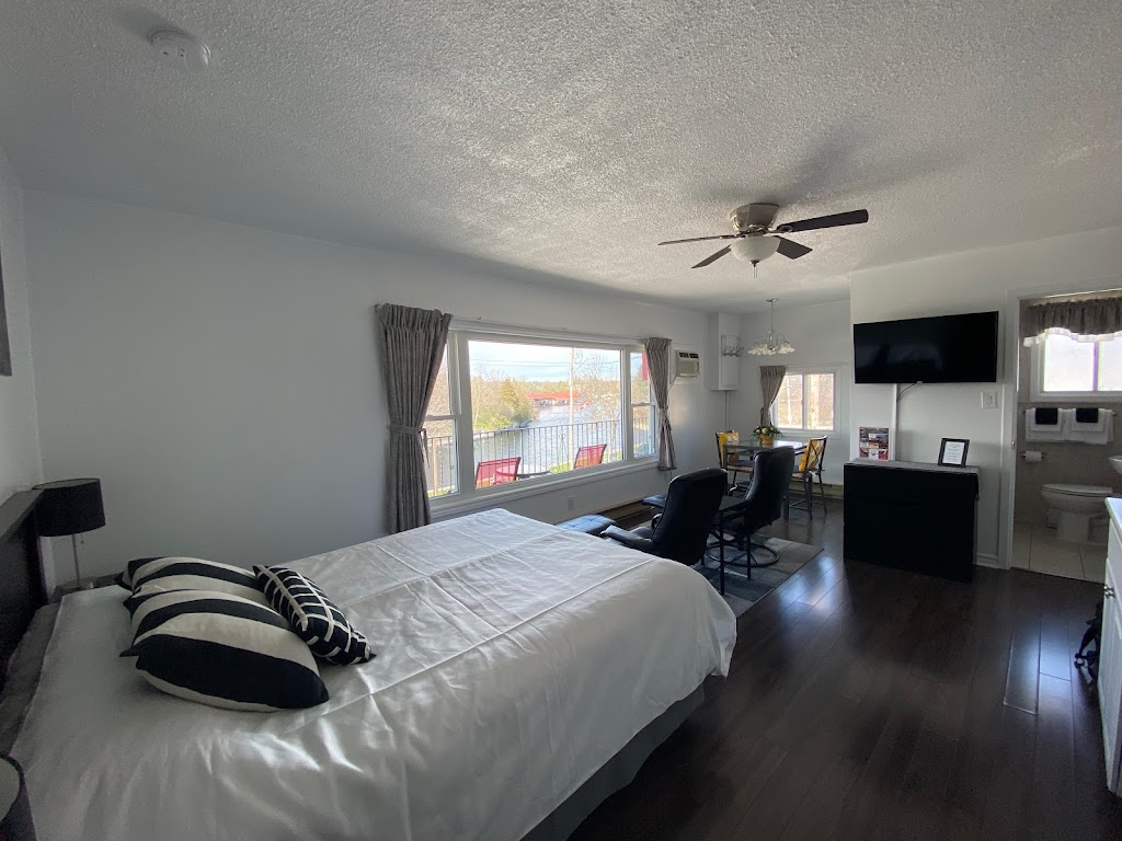 New Rockland Motel | 3 Canal St E, Bobcaygeon, ON K0M 1A0, Canada | Phone: (705) 738-4300
