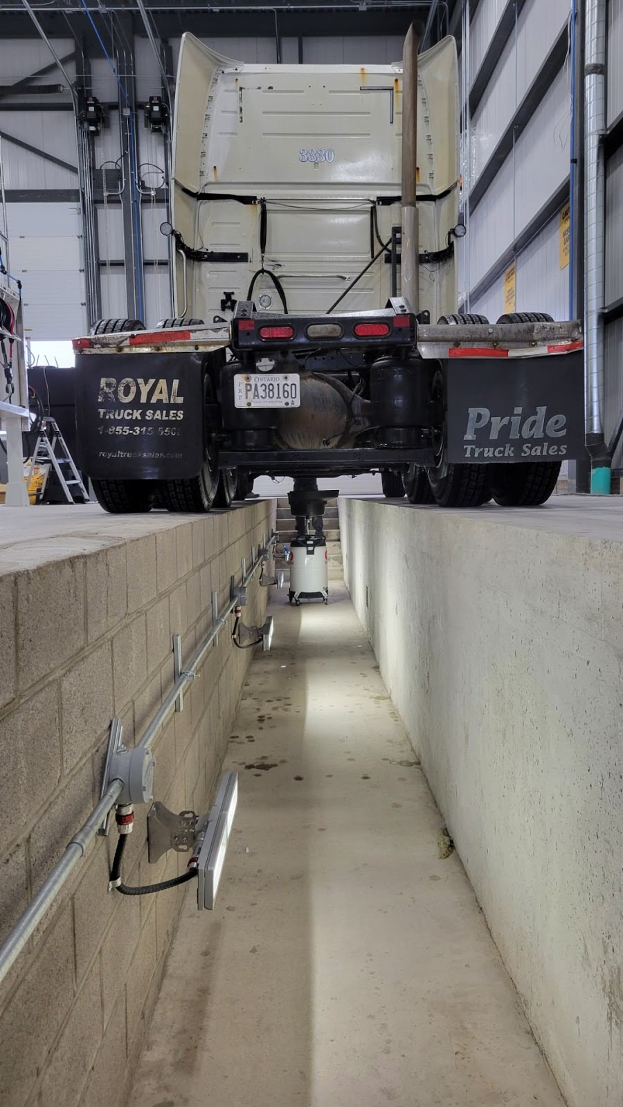 Rhino Truck Lube Centres - Moncton | 582 Venture Dr, Moncton, NB E1H 0L1, Canada | Phone: (506) 852-4664