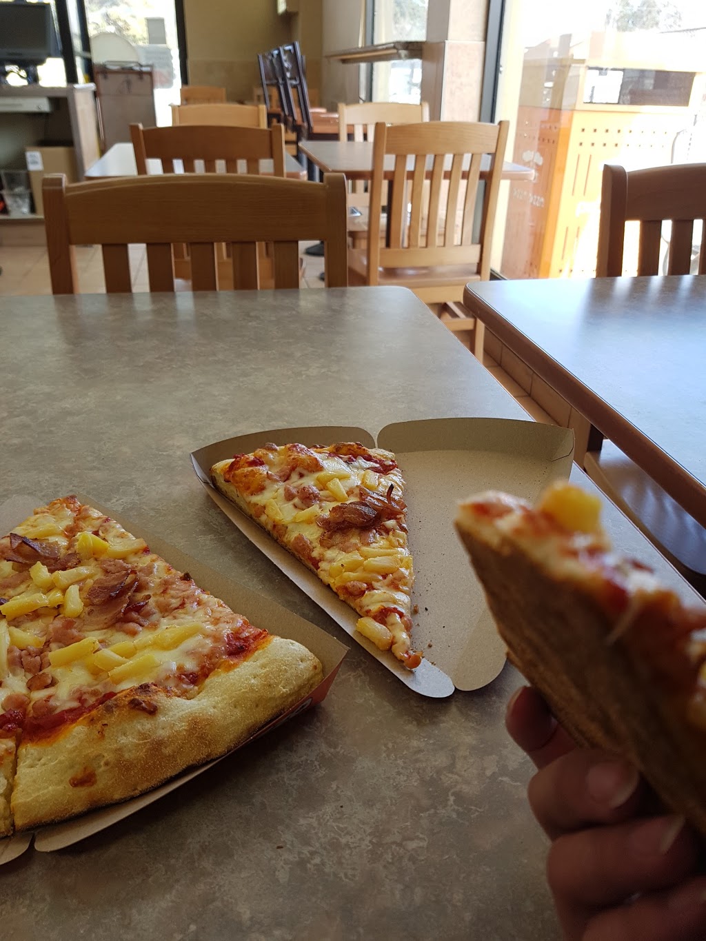 Pizza Pizza | 2075 King Rd, King City, ON L0G 1K0, Canada | Phone: (416) 967-1111