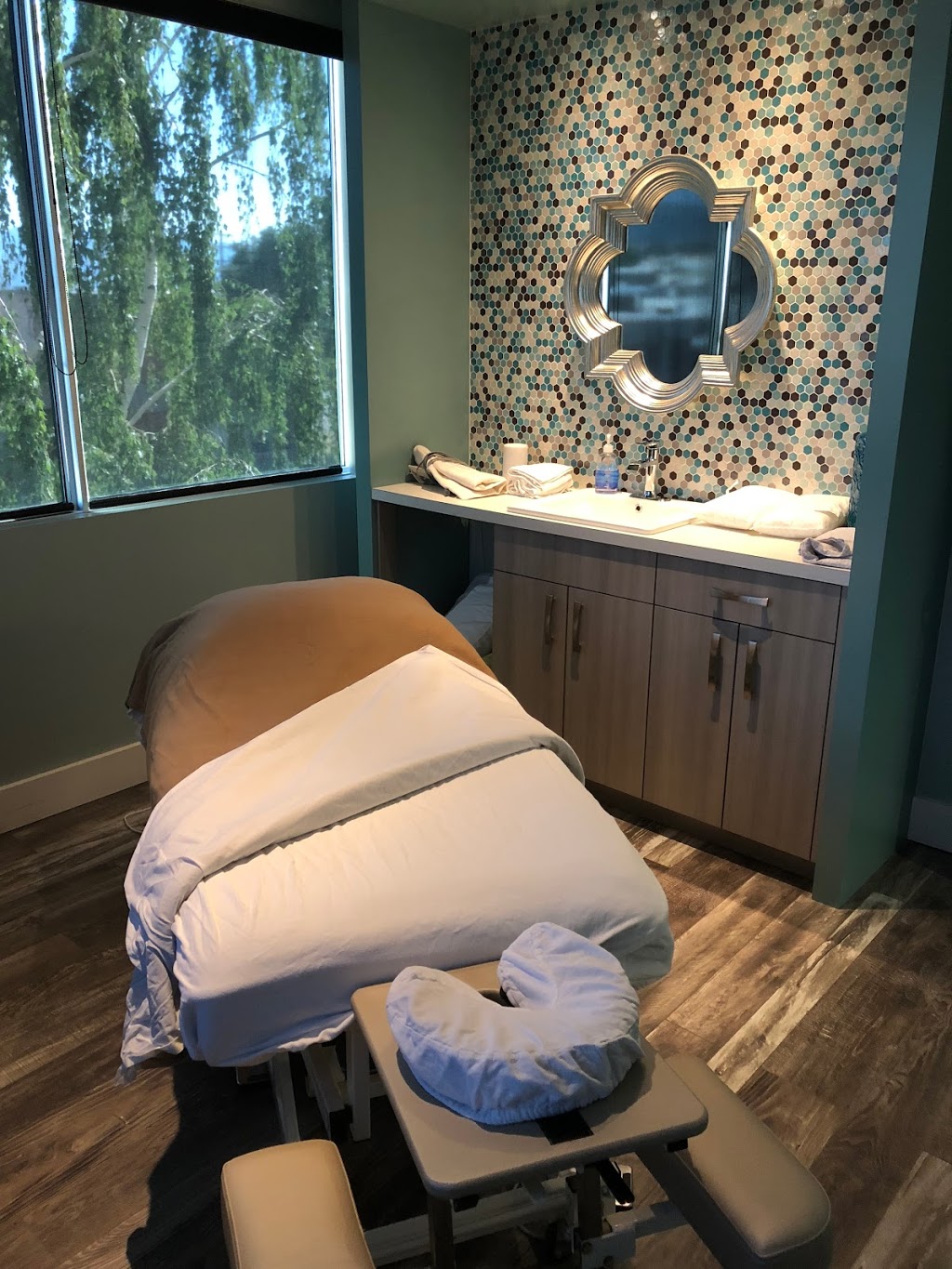 Landmark Wellness | 1708 Dolphin Ave #200, Kelowna, BC V1Y 9S4, Canada | Phone: (236) 420-4359