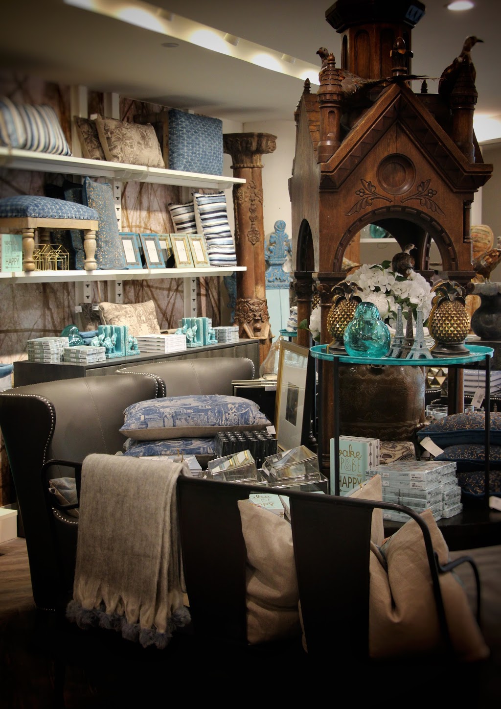 Teatro Verde | 55 Avenue Rd, Toronto, ON M5R 3L2, Canada | Phone: (416) 966-2227