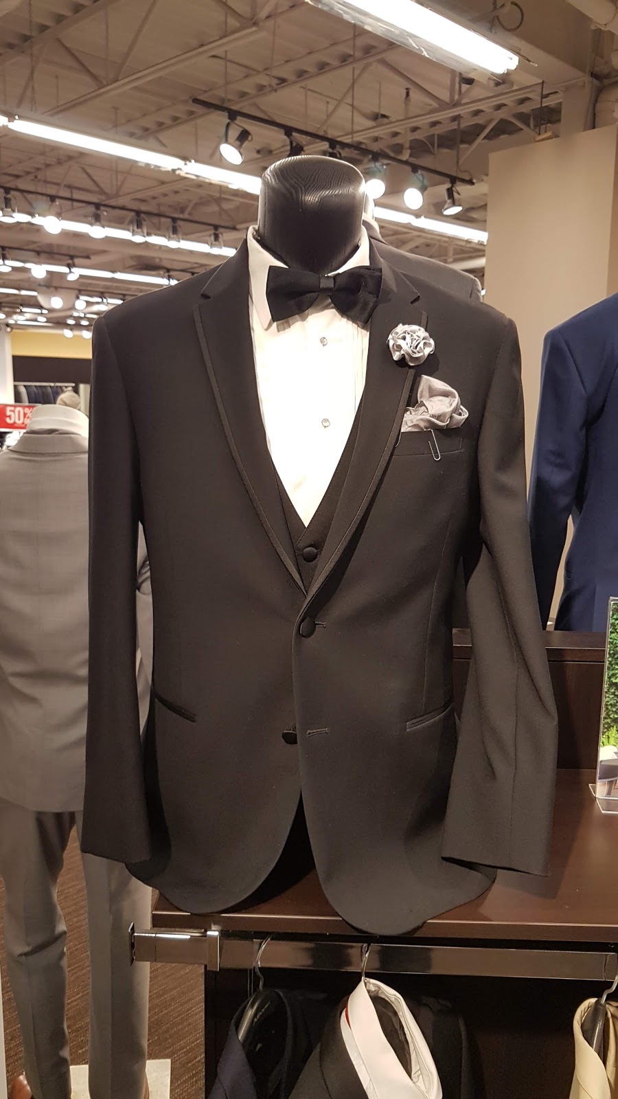 Moores Clothing for Men | 1067 Wellington Rd, London, ON N6E 2H5, Canada | Phone: (519) 685-1630
