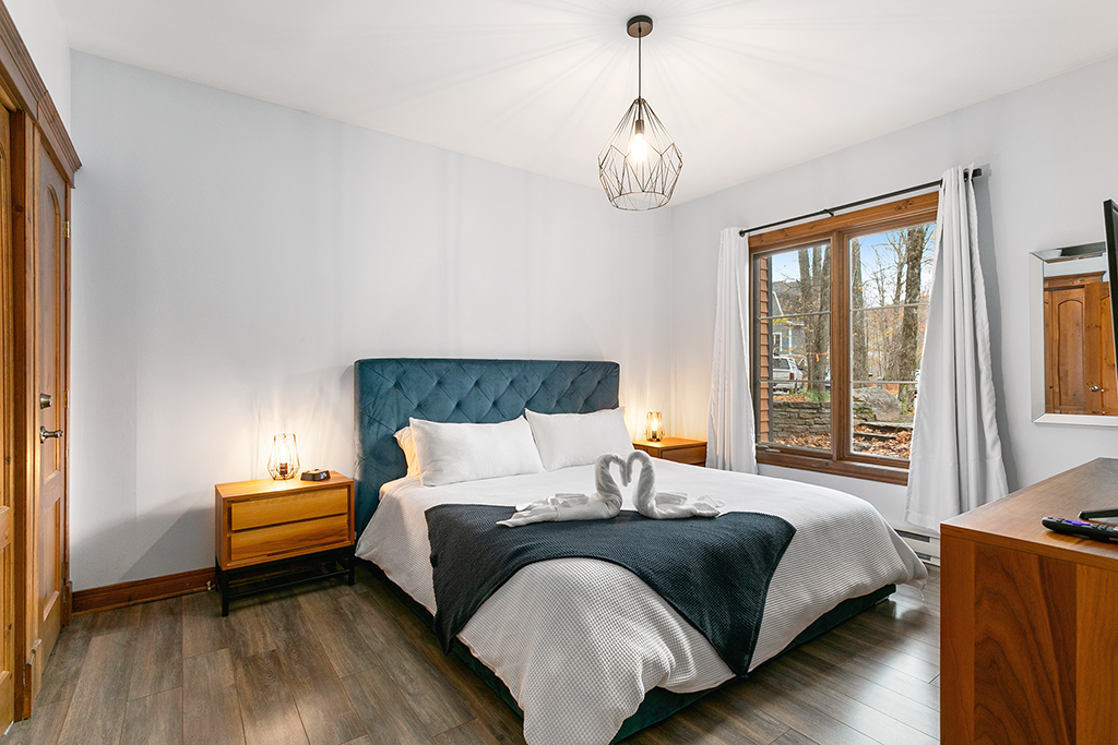 Le Manoir 106-7 by Escapades Tremblant | 7-106 Chemin des Quatre-Sommets, Mont-Tremblant, QC J8E 1C6, Canada | Phone: (877) 352-6626