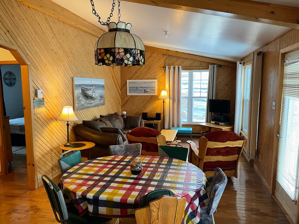 Chalet à louer | Trois-Pistoles sur mer | Hébergement | 120 Rue de la Grève, Rivière-Trois-Pistoles, QC G0L 2E0, Canada | Phone: (418) 262-1956
