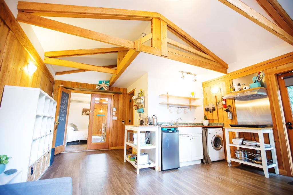Happiness Vacations | 7498 Sechelt Inlet Rd, Sechelt, BC V0N 3A4, Canada | Phone: (604) 993-0007