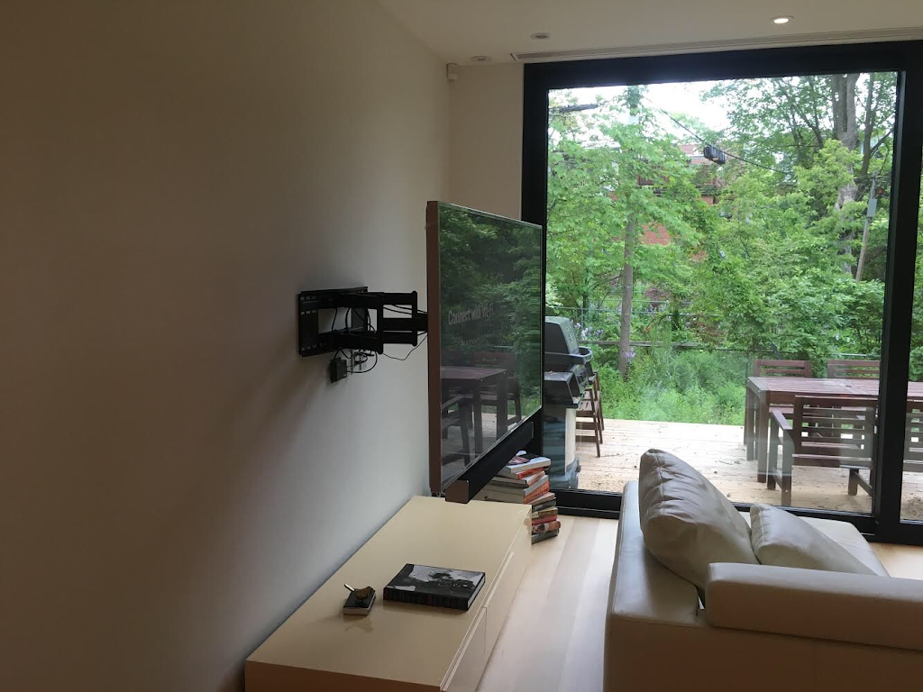 Leslievillegeek TV Installation | 265 N Service Rd, Mississauga, ON L5A 1A6, Canada | Phone: (647) 477-2280