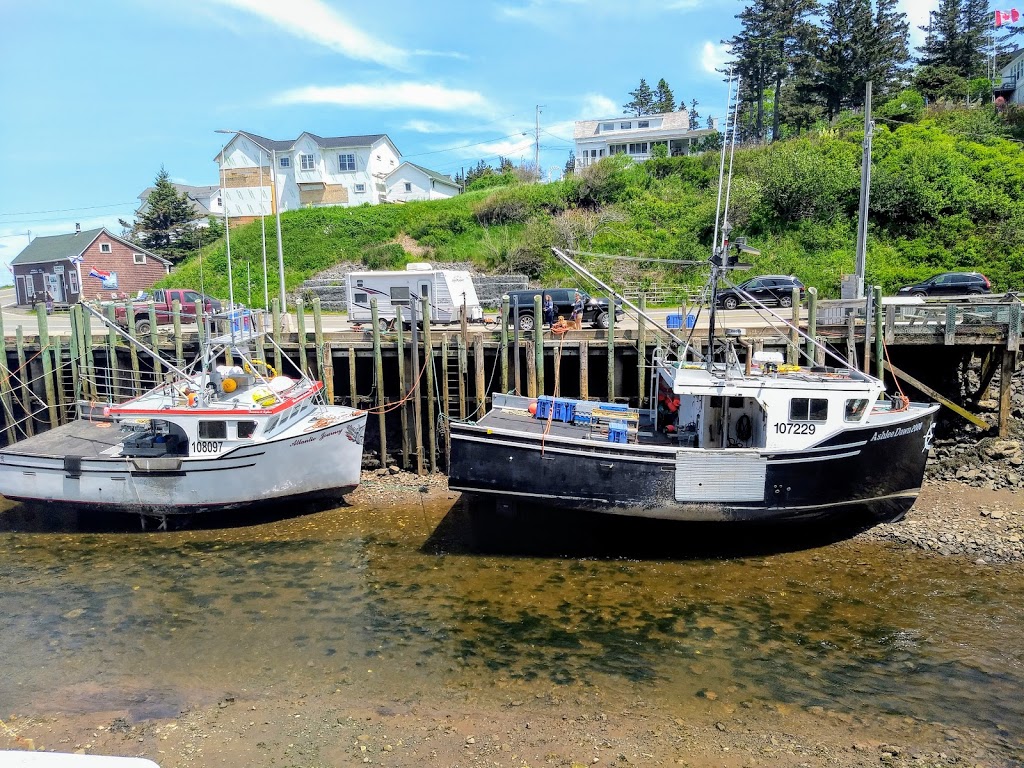 Halls Harbour Lobster Pound | 1157 W Halls Harbour Rd, Centreville, NS B0P 1J0, Canada | Phone: (902) 679-5299