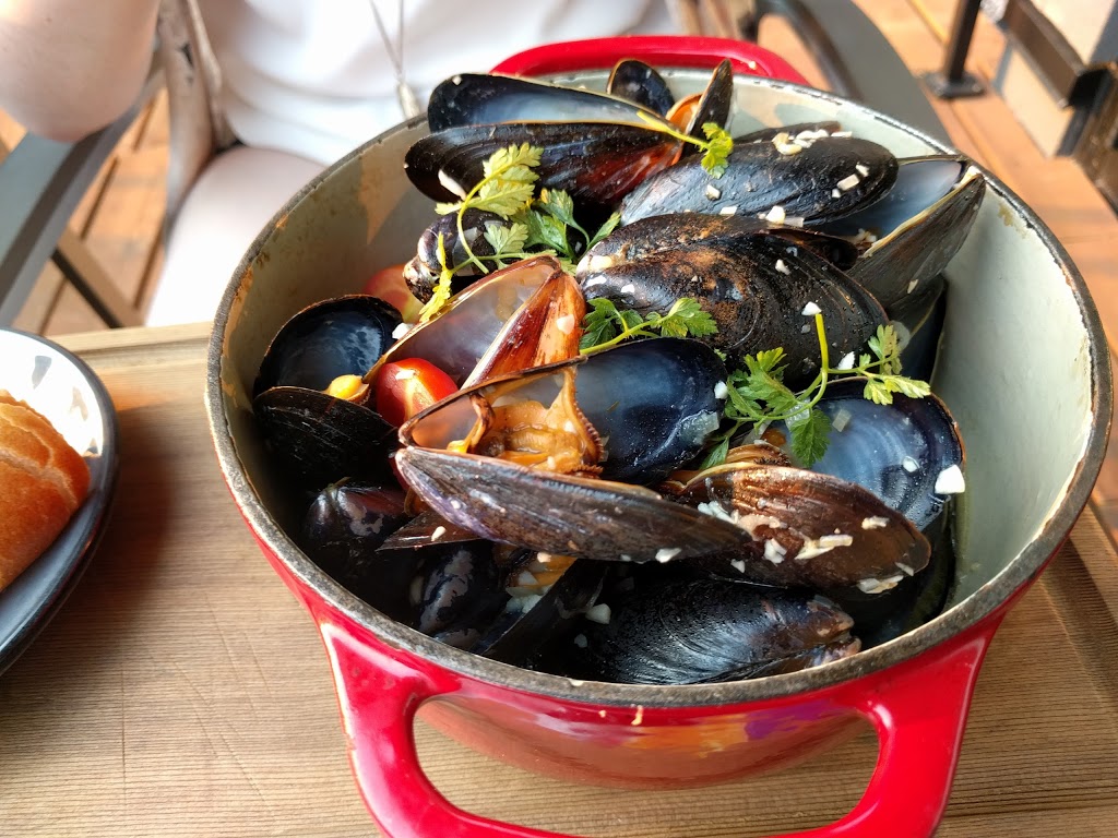 OAK + CRU Social Kitchen & Wine Bar | 1310 Water St, Kelowna, BC V1Y 9P3, Canada | Phone: (250) 869-3508