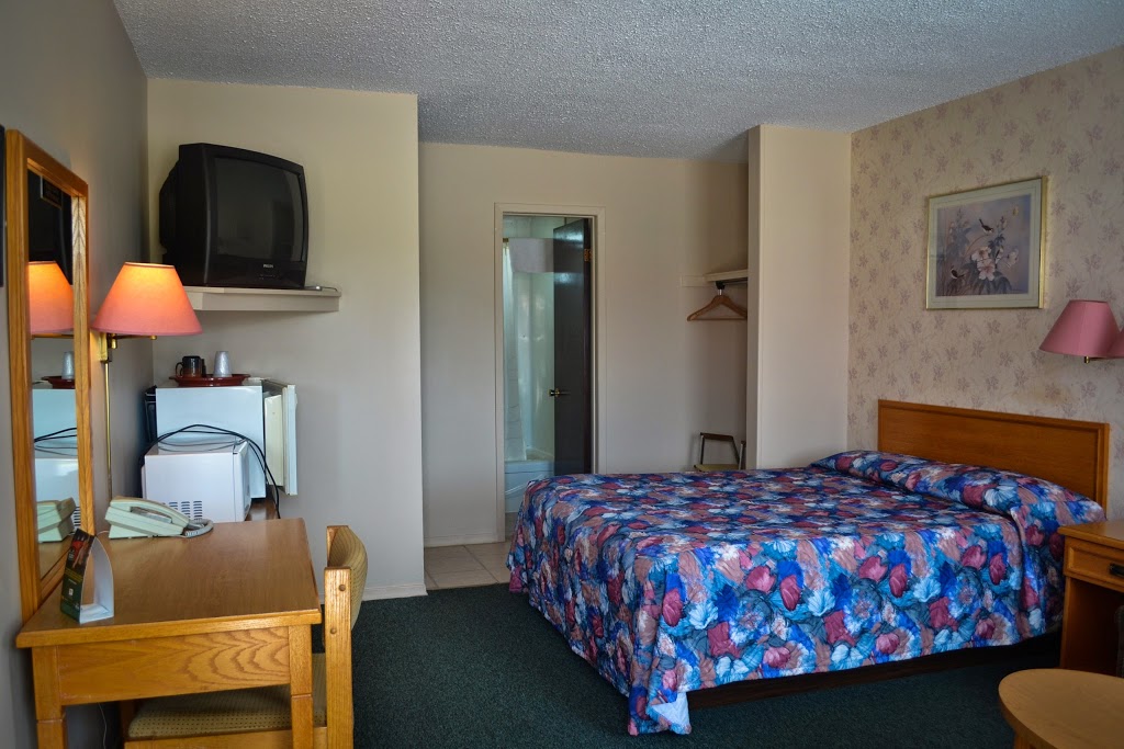 Lighthouse Motel | 1864 ON-9, Walkerton, ON N0G 2V0, Canada | Phone: (519) 881-0202